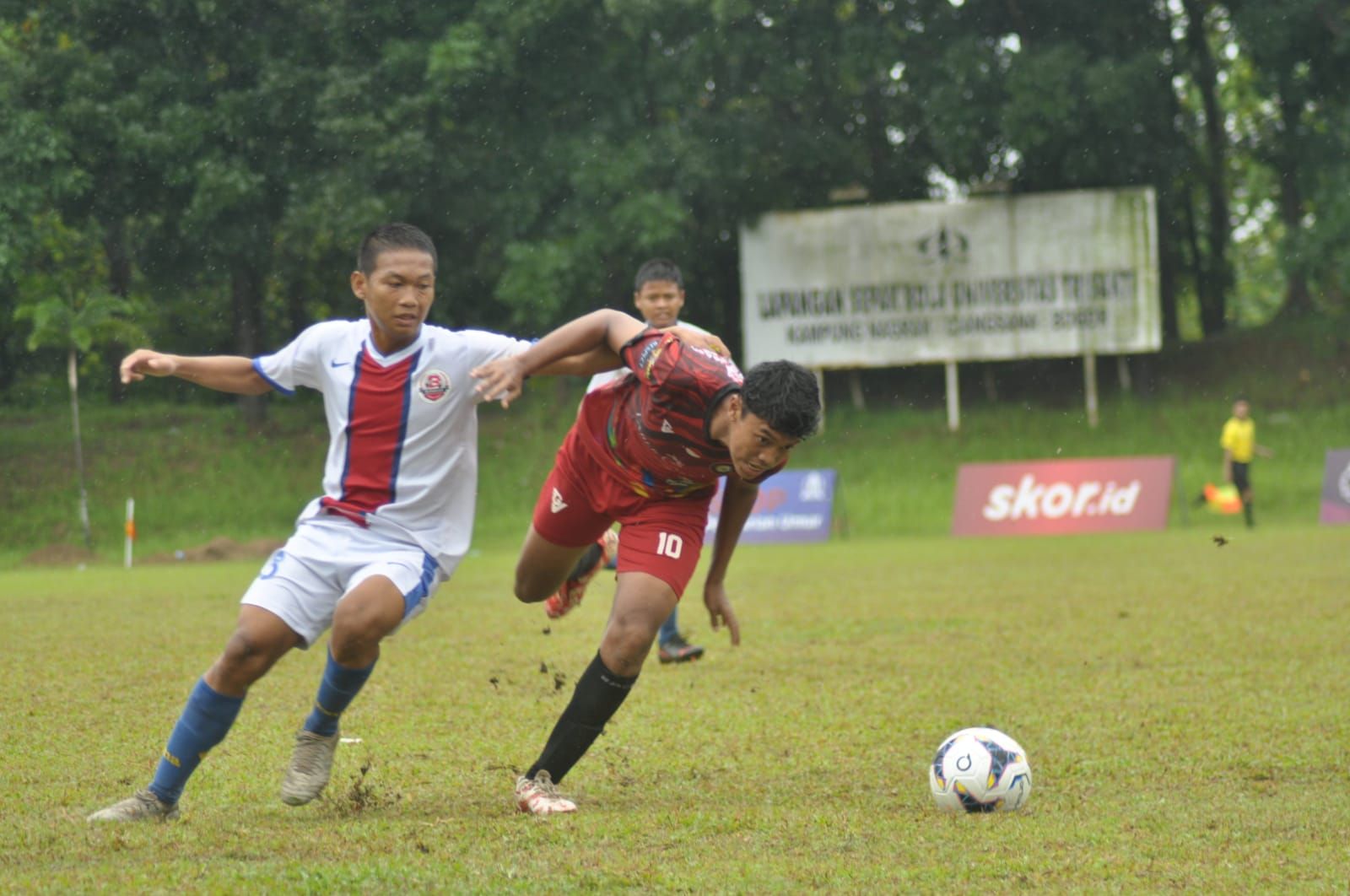 Stoni Indonesia berhasil mengalahkan Bonkar FC dengan skor 1-0 pada pertandingan pekan keempat Liga TopSkor U-15 2022-2023. 