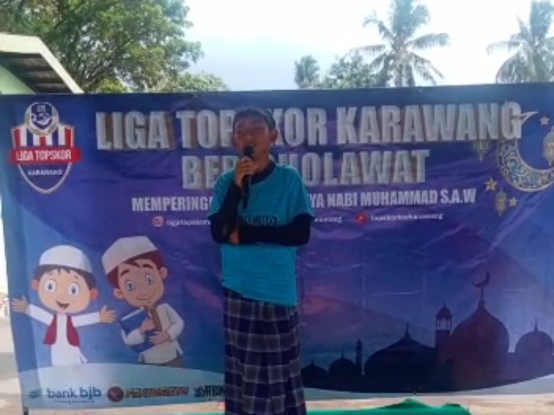 Potret peserta  lomba sholawat yang digelar oleh penyelenggara Liga TopSkor Karawang. 