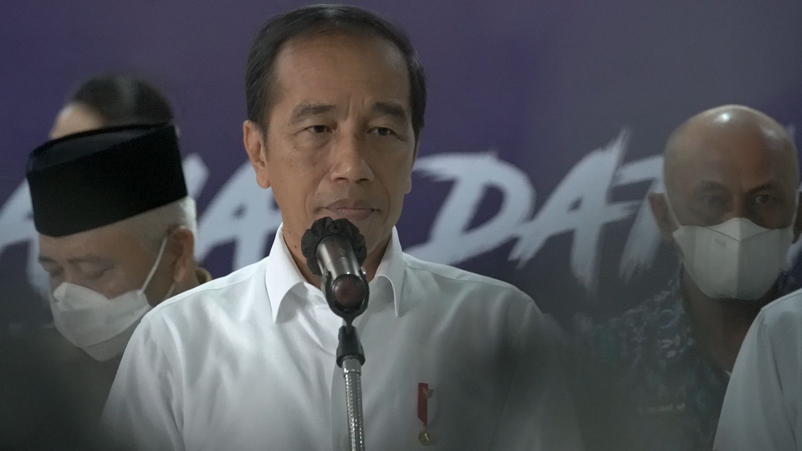 Presiden Joko Widodo, saat memberikan keterangan pers di Sadion Kanjuruhan, Kab. Malang, Rabu (5/10/2022).