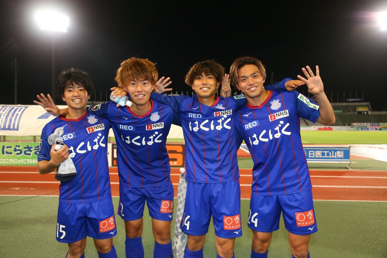 Para pemain Ventforet Kofu dalam laga Meiji Yasuda J2 League.