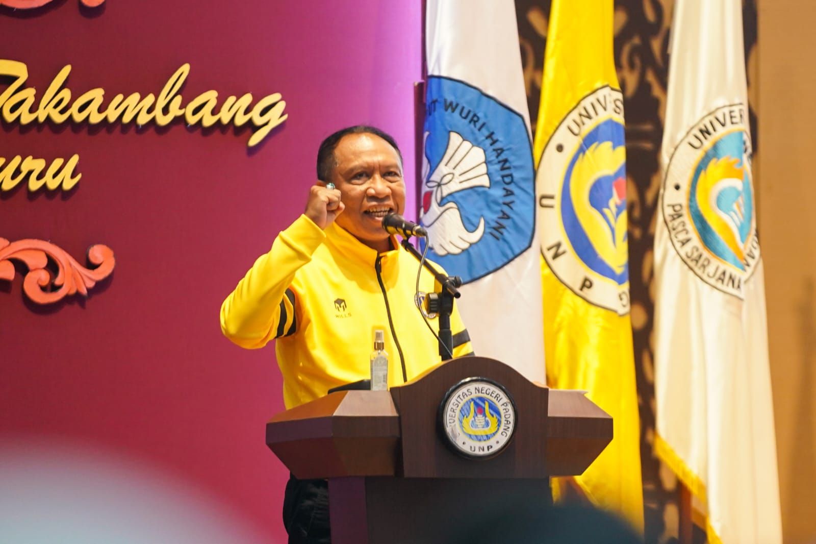 Menteri Pemuda dan Olahraga Republik Indonesia (Menpora RI) Zainudin Amali memberikan kuliah umum pada Fakultas Ilmu Keolahragaan (FIK) Universitas Negeri Padang (UNP), Sumatera Barat, Kamis (3/11/2022). 