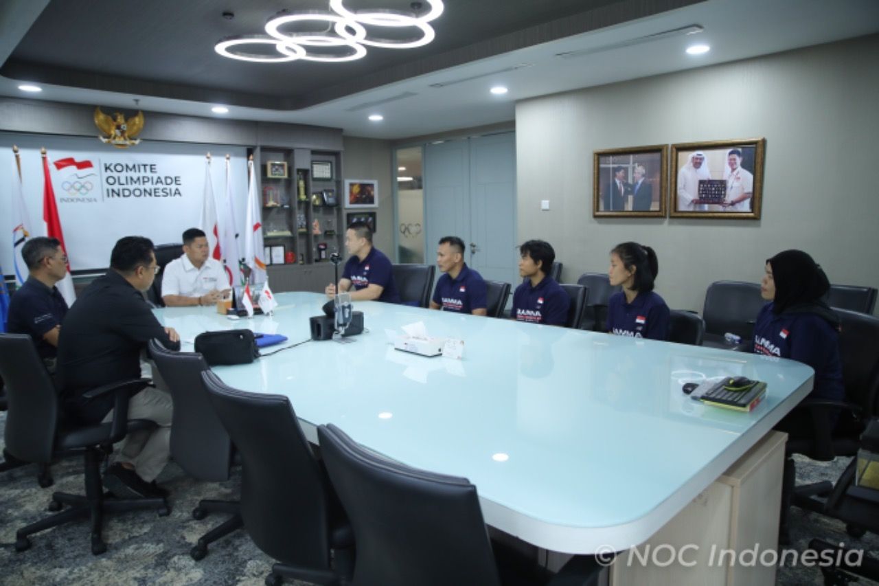 Presiden NOC Indonesia, Raja Sapta Oktohari memberikan wejangan dan semangat kepada tiga atlet Persatuan Olahraga Amatir Indonesia (PB POAI) yang akan berangkat ke Asian-Pacific MMA Championships 2022.