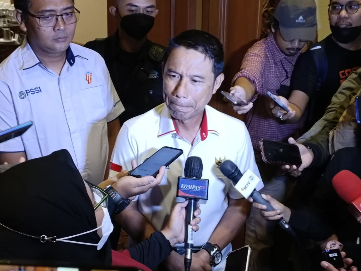Sekjen PSSI, Yunus Nusi memberikan keterangan soal timnas Indonesia menuju Piala AFF 2022 di Hotel Sultan, Jakarta Pusat pada 4 November 2022.