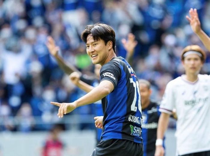 Pemain timnas Korea Selatan, Kwon Kyung-won, saat bermain untuk Gamba Osaka di Meiji Yasuda J1 League 2022.