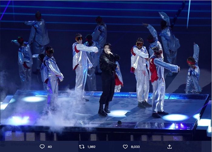 Seorang pengguna Twitter @jiminieepaws mengungkapkan bahwa sebenarnya lagu Dreamers yang dinyanyikan Jungkook BTS saat upacara pembukaan Piala Dunia berakar pada budaya berlayar di Teluk Persia. 