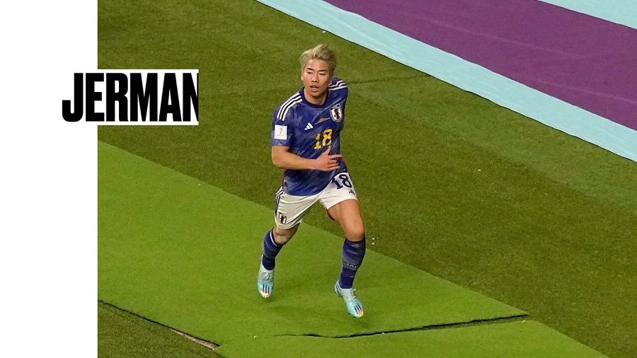 Bintang timnas Jepang, Takuma Asano, dalam laga lawan Jerman di Piala Dunia 2022.
