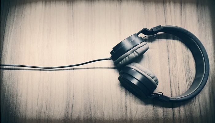 Ilustrasi headphone, terkait sebuah penelitian mengungkapkan fenomena bahwa generasi muda sekarang terpapar suara terlalu lama dan terlalu keras.