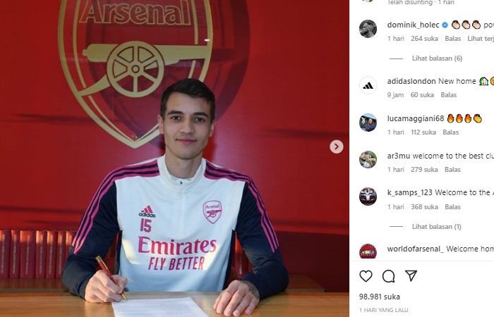 Jakub Kiwior menandatangani kontraknya di Arsenal.