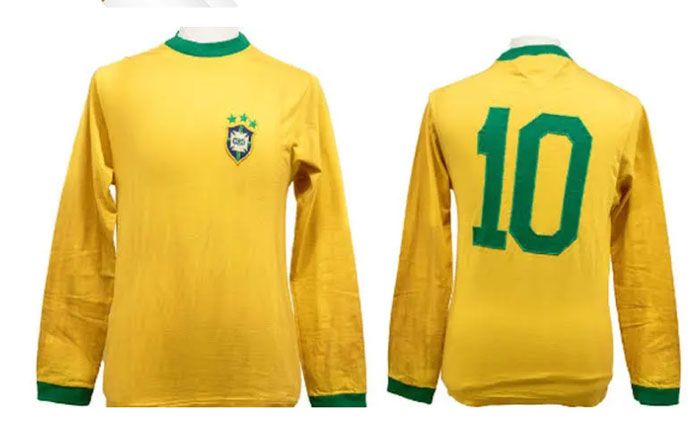 Salah satu dari dua jersey nomor 10 yang dibuat untuk pertandingan Brasil pada tahun 1971 melawan Yugoslavia.