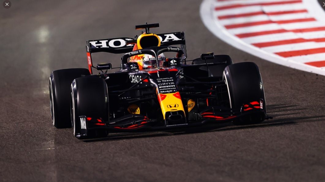 Max Verstappen saat tampil pada balapan F1 GP Abu Dhabi 2021 yang digelar di Sirkuit Yas Marina pada Minggu (12/12/2021).
