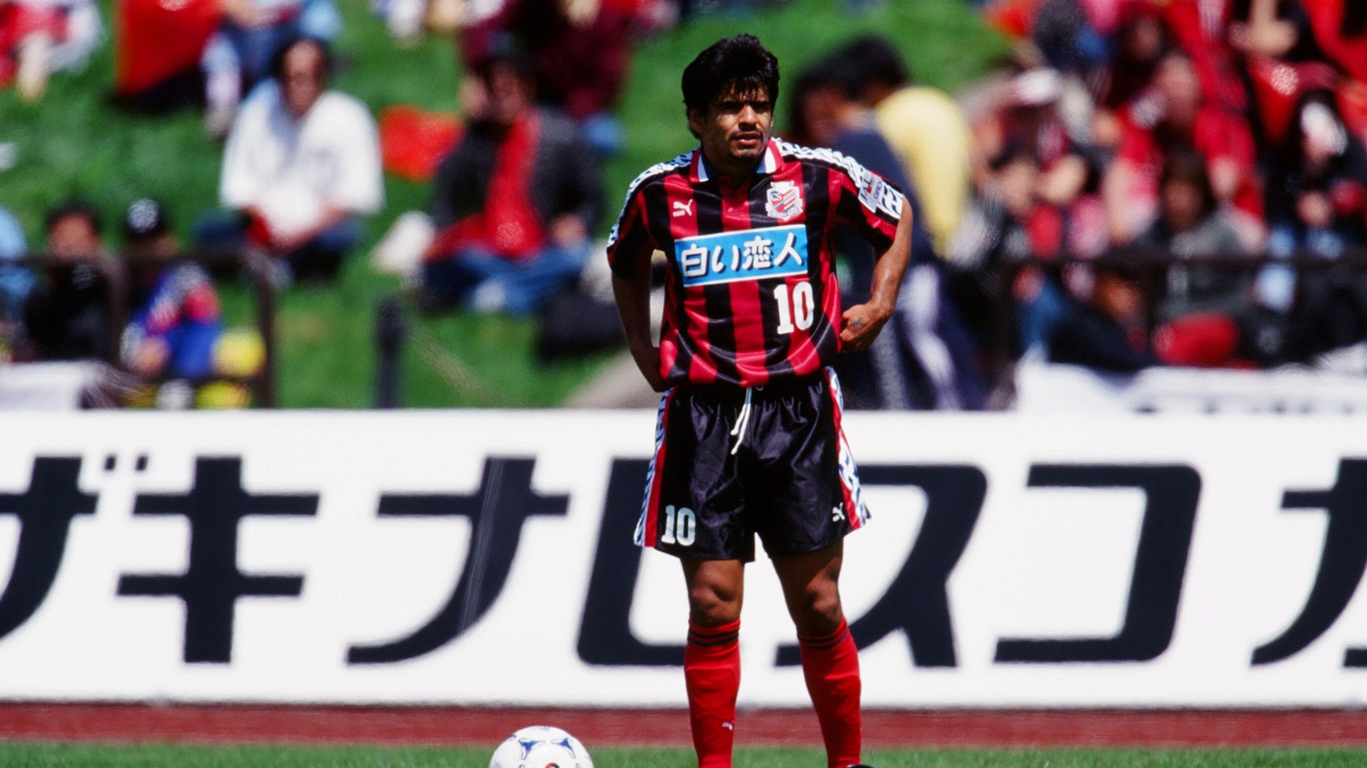 Adik dari Diego Maradona, Hugo Maradona, saat bermain di J.League.