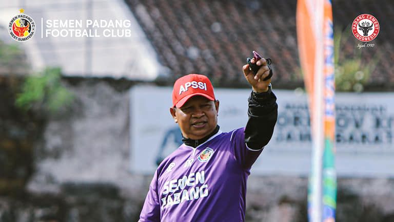 Pelatih Semen Padang, Delfiadri.
