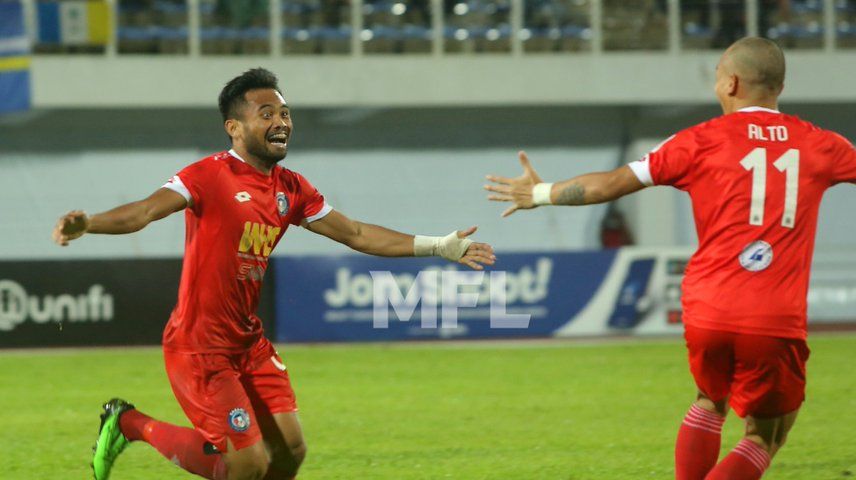 Saddil Ramdani (kiri) saat merayakan golnya untuk Sabah FC menghadapi Penang FC di Liga Super Malaysia, 11 April 2021.