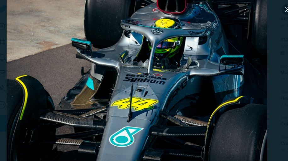 Lewis Hamilton (Mercedes-AMG Petronas) saat tampil dalam sesi FP3 F1 GP Australia 2022 yang berlangsung di Sirkuit Albert Park, Melbourne pada Sabtu (9/4/2022).
