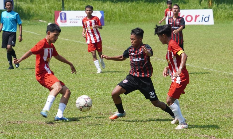 Pertandingan Ricky  Nelson Academy (RNA) melawan Rauf Junior di TopSkor Cup Nasional U-18 2022
