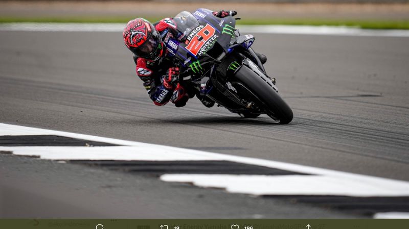 Fabio Quartararo (Monster Energy Yamaha) saat tampil dalam salah satu sesi MotoGP Inggris 2021 yang digelar di Sirkuit Silverstone pada Sabtu (28/8/2021).