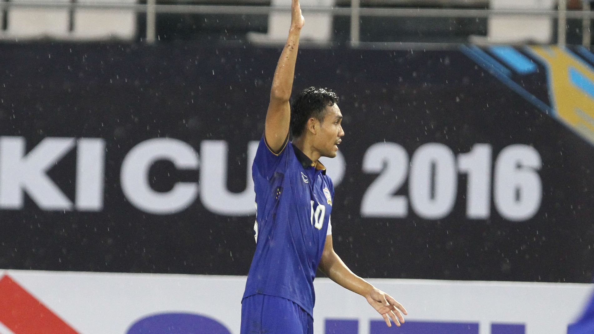 Striker timnas Thailand, Teerasil Dangda, di Piala AFF 2016.