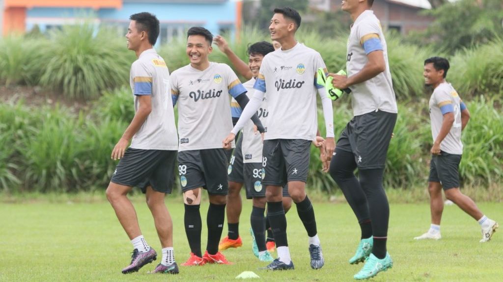 Para pemain PSIM Yogyakarta menjalani latihan di tengah dijedanya Liga 2 2022-2023, November 2022.