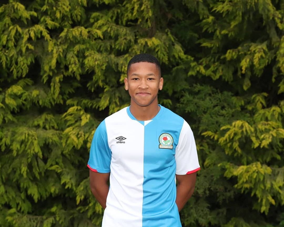 Sektor bek kanan tim Blackburn Rovers U-23 ternyata dihuni oleh pemain keturunan Indonesia. Sosok ini bernama Joseph Ferguson Simatupang.