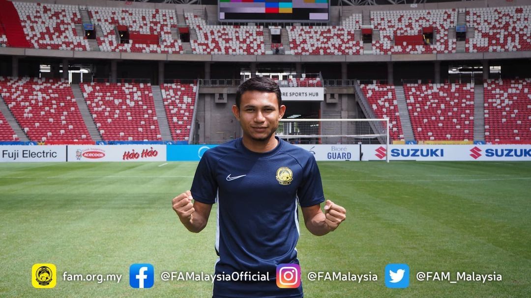 Winger timnas Malaysia, Mohamad Faisal Abdul Halim berpose di Stadion Nasional Singapura.