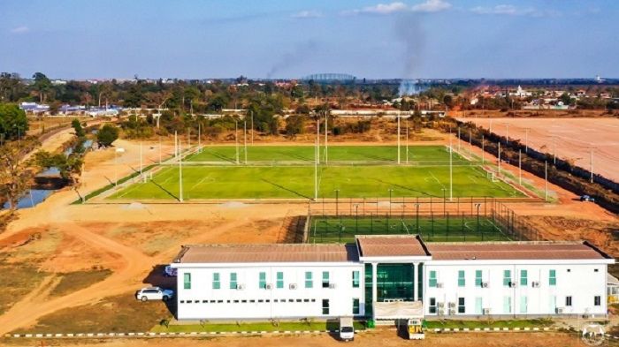 Lapangan latihan timnas Laos yang dibangun sebagian dari dana bantuan FIFA.