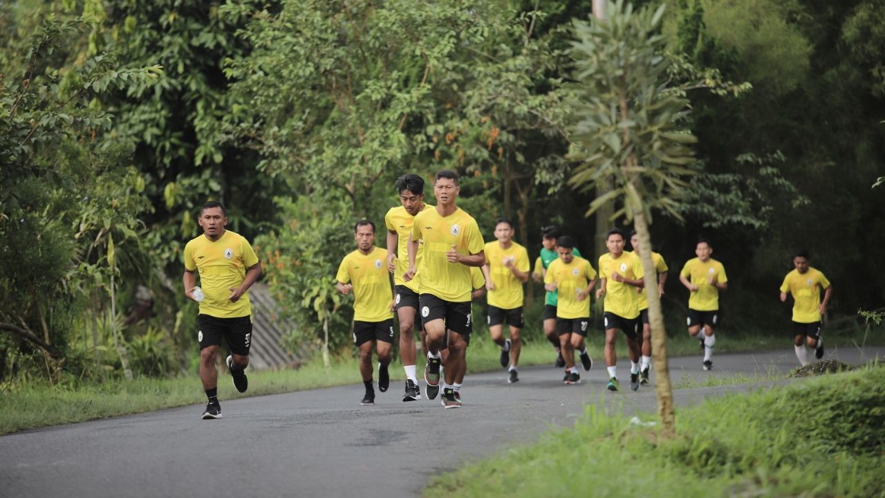 Para pemain PSS Sleman melakukan pemusatan latihan yang berlangsung di Kaliurang selama kurang lebih satu pekan, Mei 2022.