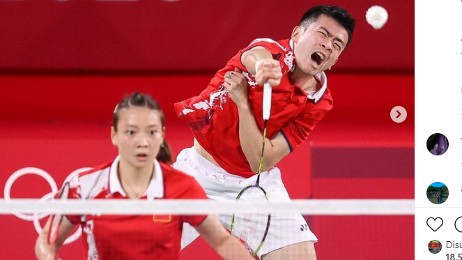 Salah satu aksi Zheng Si Wei (belakang)/Huang Ya Qiong dari Cina di Olimpiade Tokyo.