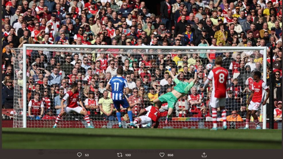 Momen penyerang Brighton, Leandro Trossard, saat menjebol gawang Arsenal di Liga Inggris, Sabtu (9/4/2022).