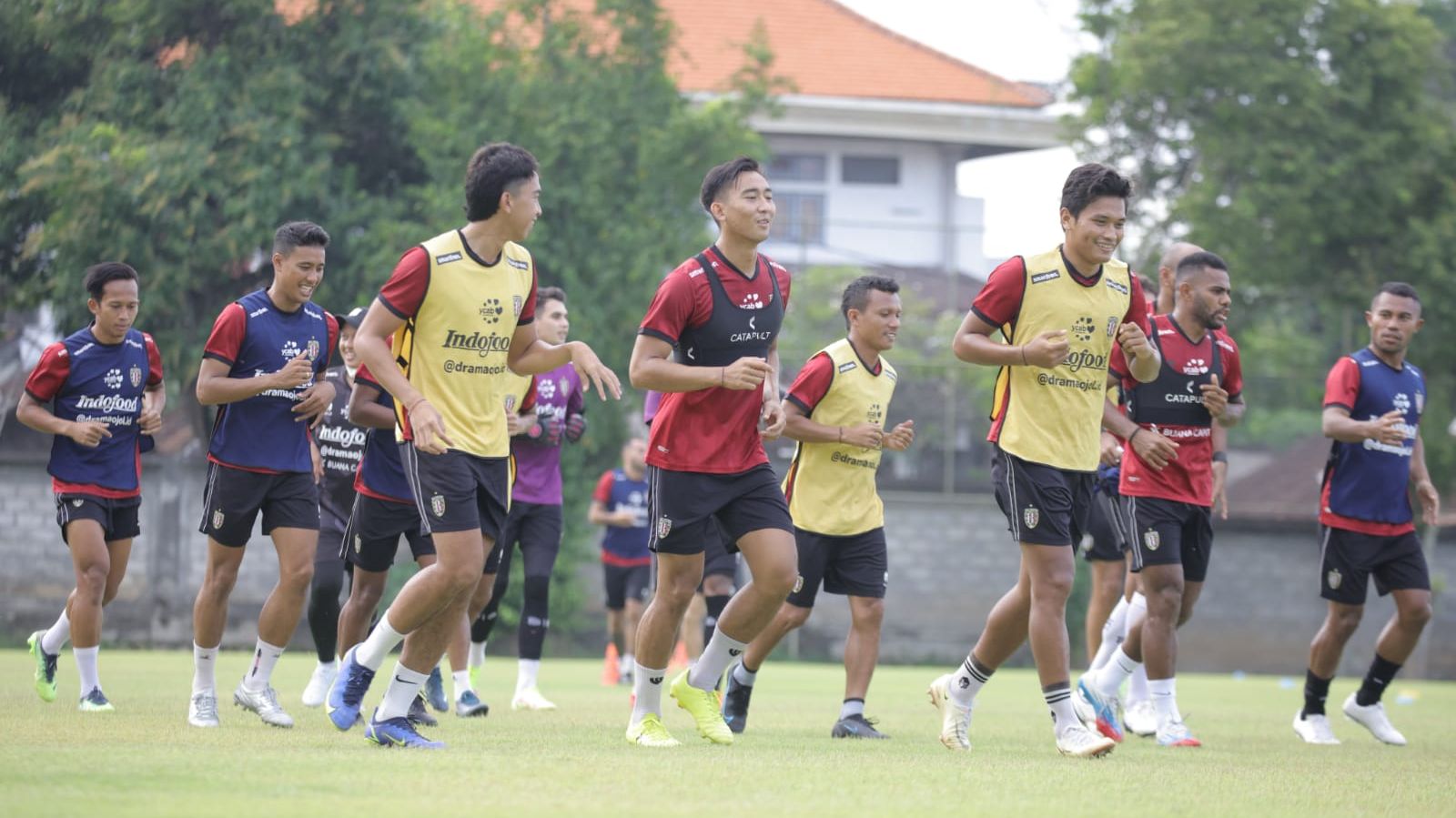 Para pemain Bali United menjalani latihan, Mei 2022
