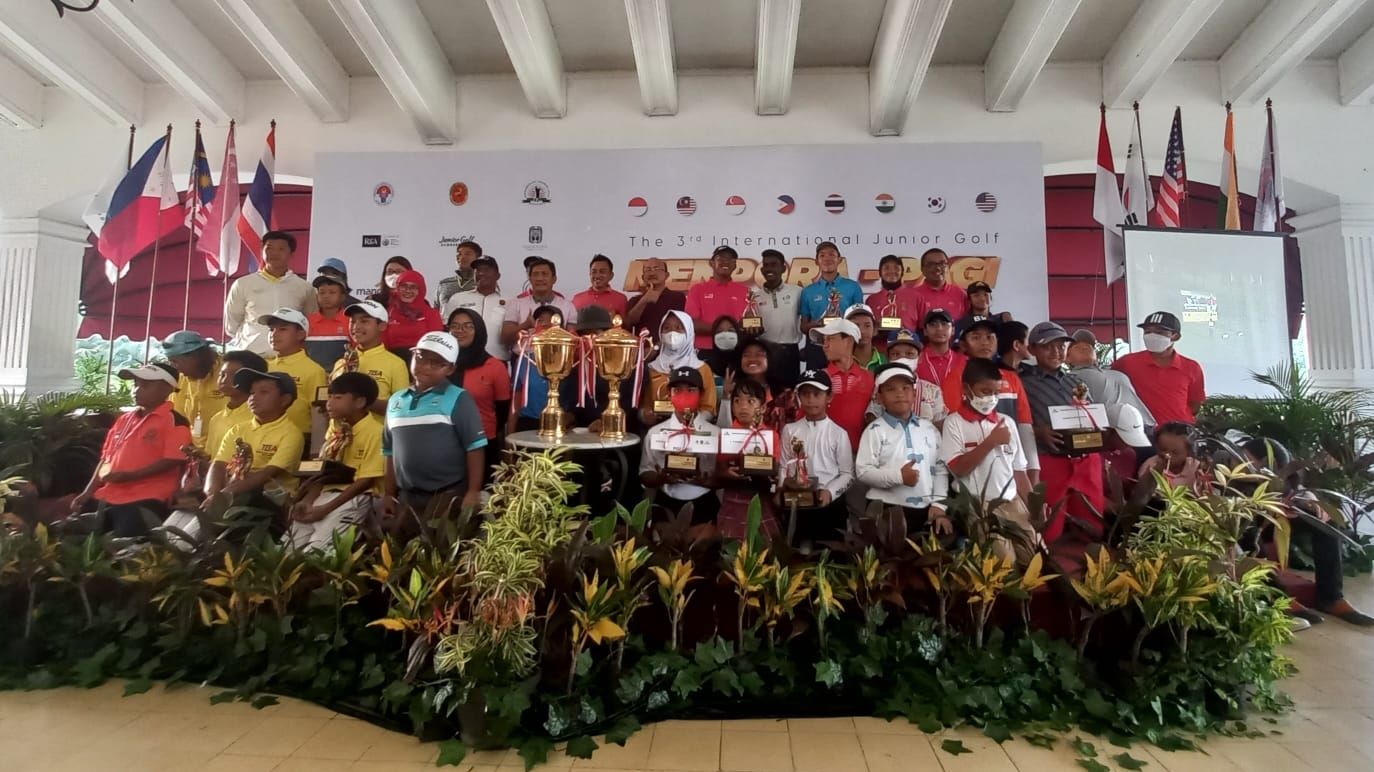 Para pegolf muda Indonesia mendominasi gelar juara Menpora-PAGI International Junior Golf Championship 2022. 