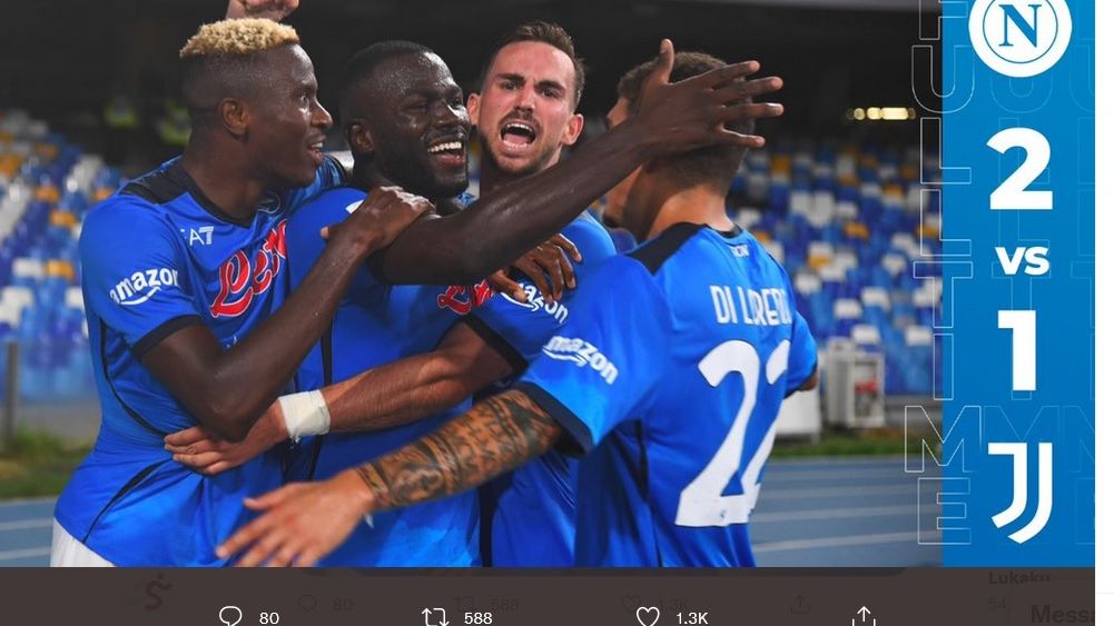 Kalidou Koulibaly (kedua dari kiri) merayakan gol yang menentukan kemenangan Napoli lawan Juventus, Sabtu (11/9/2021) malam WIB.