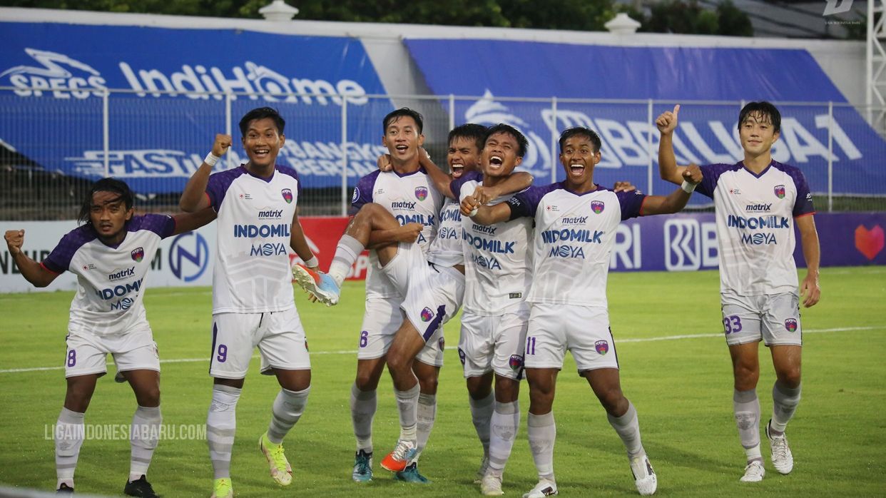 Momen sukacita para pemain Persita Tangerang usai menang atas Persiraja Banda Aceh di Liga 1 2021-2022.