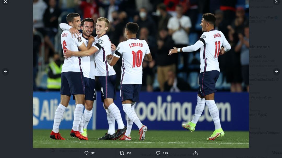 Para pemain timnas Inggris merayakan gol ke gawang Andorra.