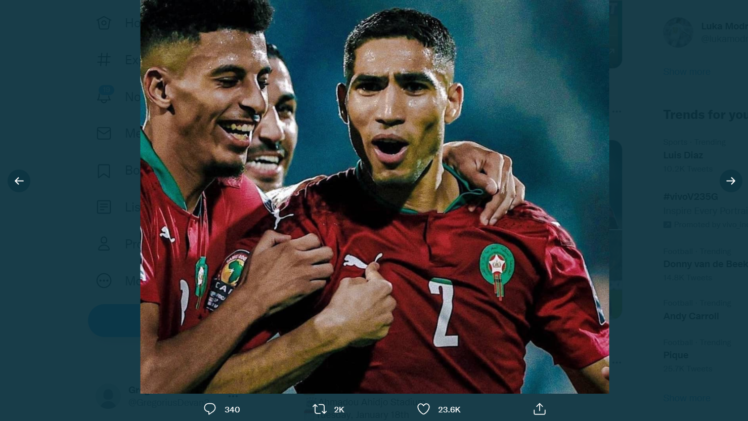 Achraf Hakimi (kanan) saat bermain bersama timnas Maroko di Piala Afrika.