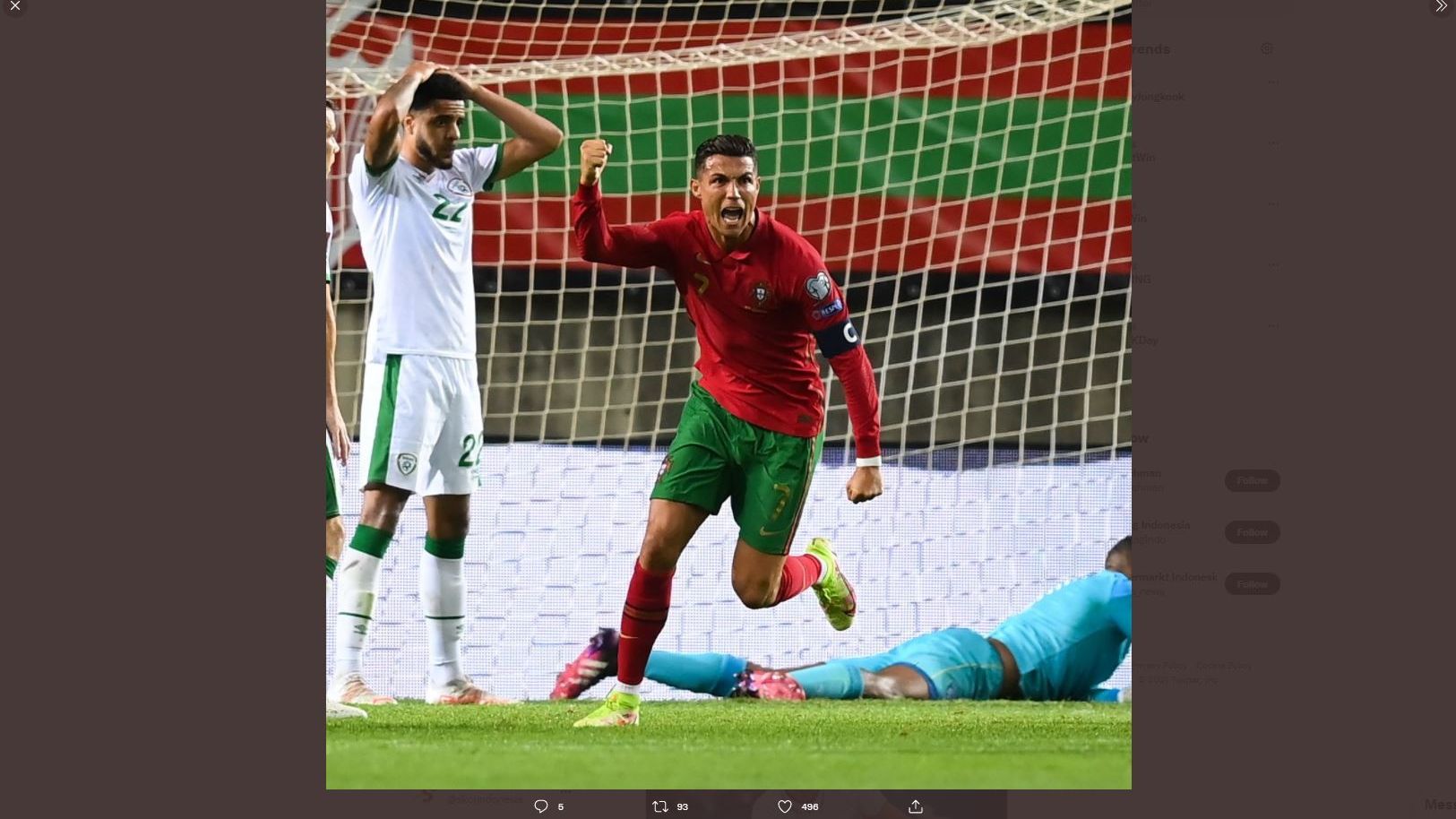 Cristiano Ronaldo mencetak dua gol ke gawang Republik Irlandia.