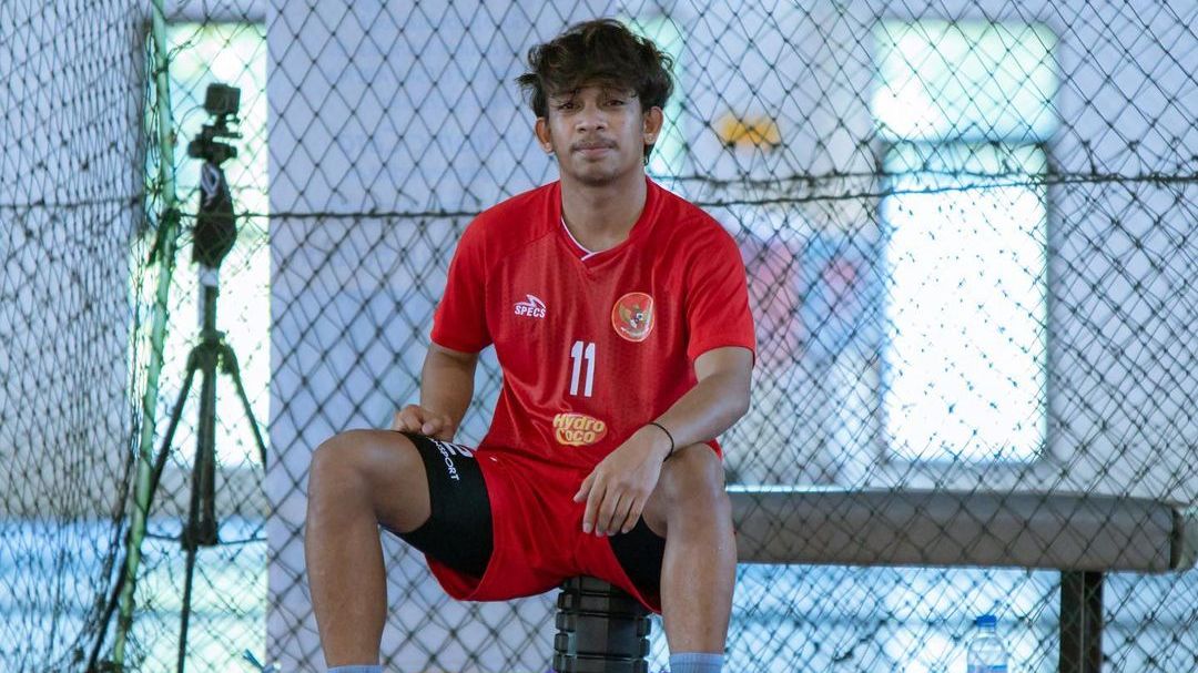 Ardiansyah Runtuboy sedang beristirahat pada salah satu momen latihan timnas futsal Indonesia di 2020.