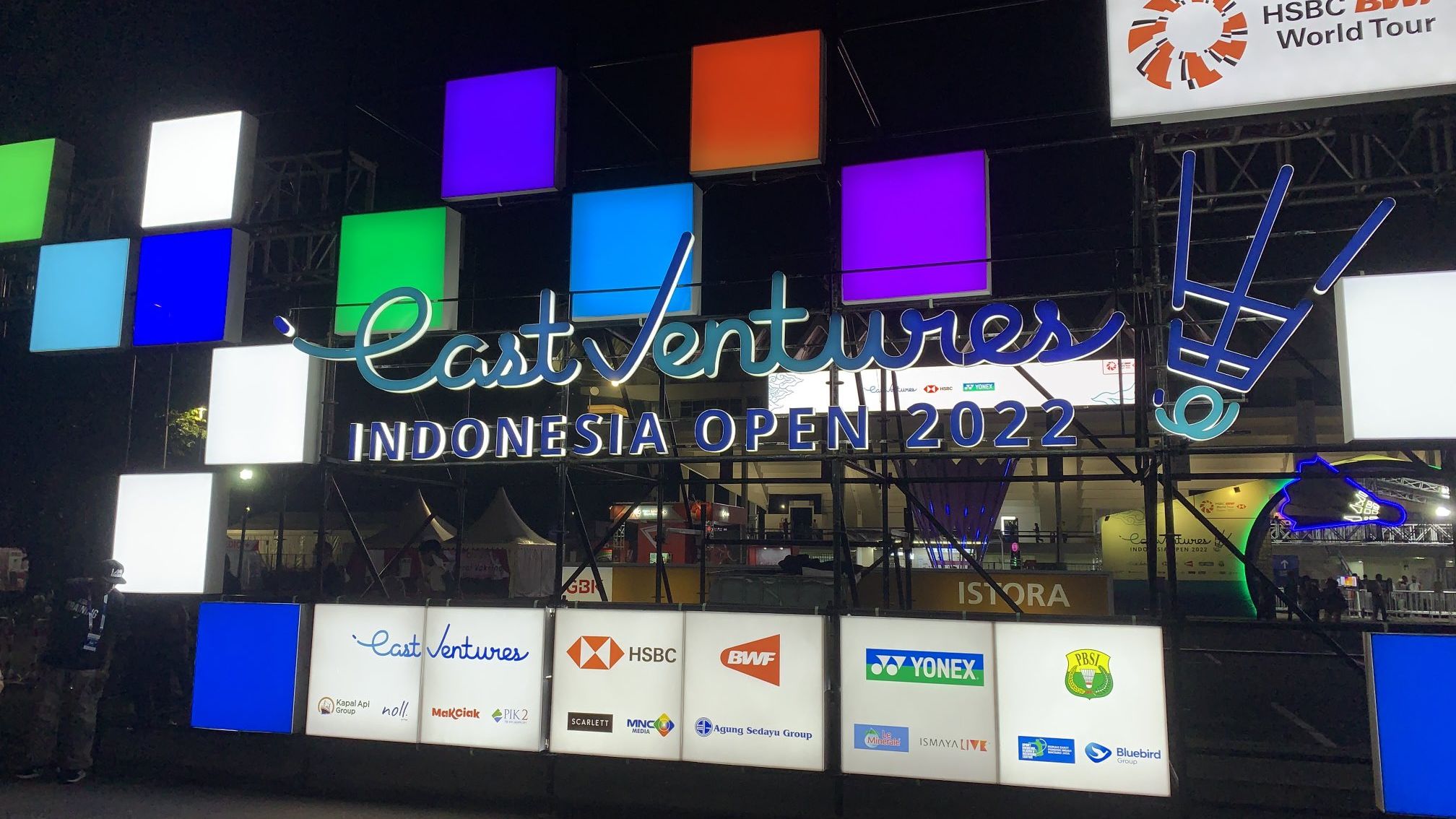 Turnamen BWF Level Super 1000, East Ventures Indonesia Open 2022 diselenggarakan di Istora Senayan, Jakarta, 14-19 Juni 2022.