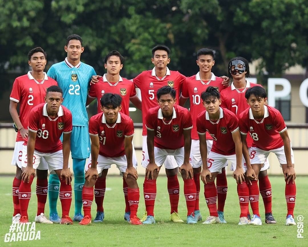 Skuad utama timnas U-20 Indonesia saat uji tanding dengan Persis Solo U-18 , di Stadion PTIK, Jakarta. 