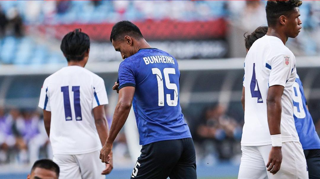 Penyerang timnas Kamboja, Reung Benhuing, merayakan gol ke gawang Filipina pada laga perdana Grup A Piala AFF 2022 di Stadion Nasional Morodok Techo, Phnom Penh, 20 Desember 2022.