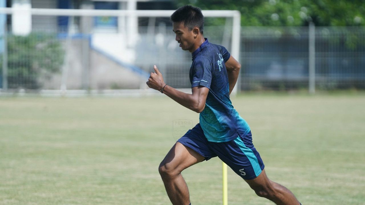 Bek timnas U-19 Indonesia, Kakang Rudianto, dalam latihan klubnya Persib Bandung setelah mengikuti Piala AFF U-19 2022, Juli 2022.