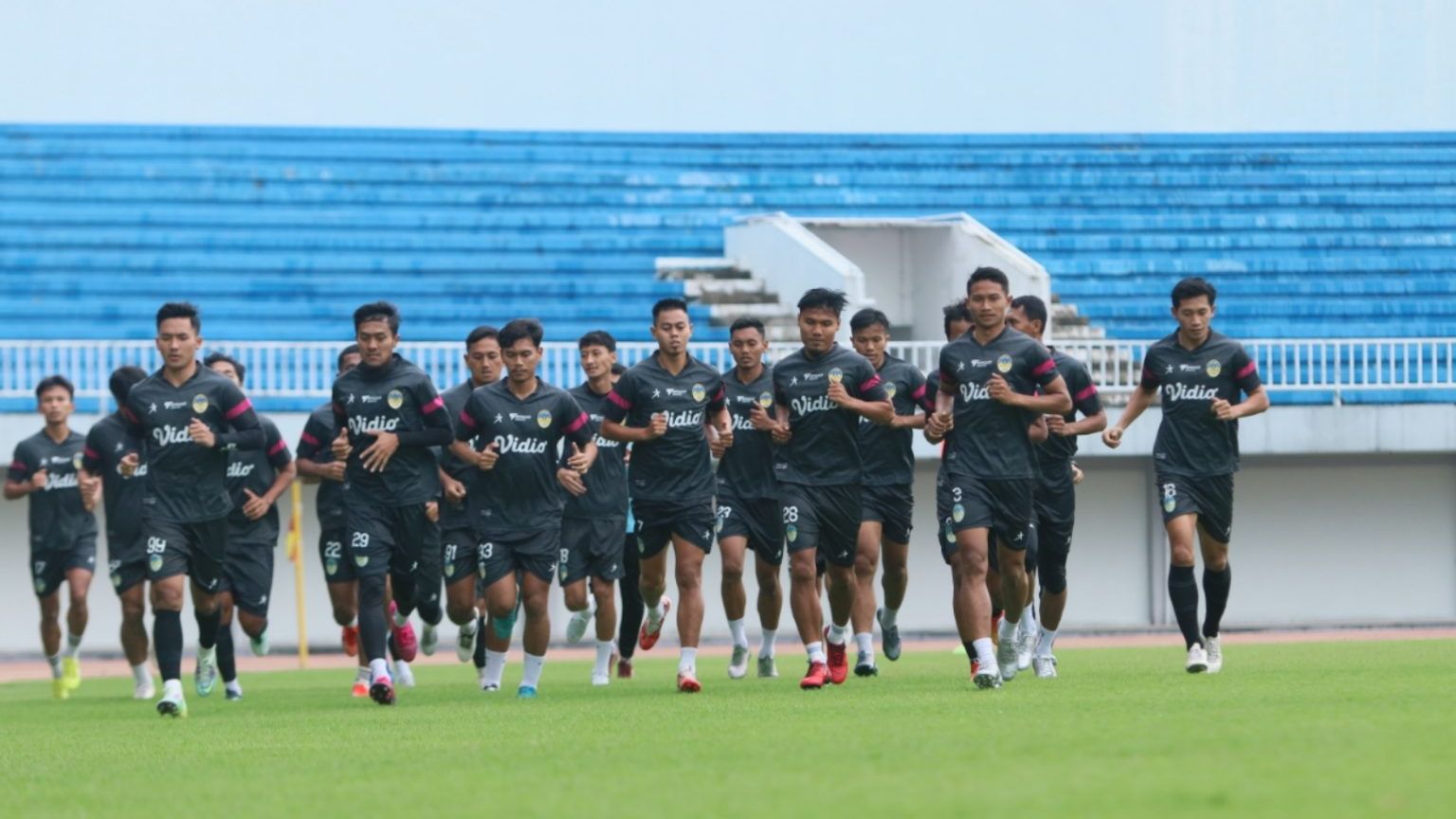 Para pemain PSIM Yogyakarta menjalani latihan saat Liga 2 2022-2023 dijeda, November 2022.