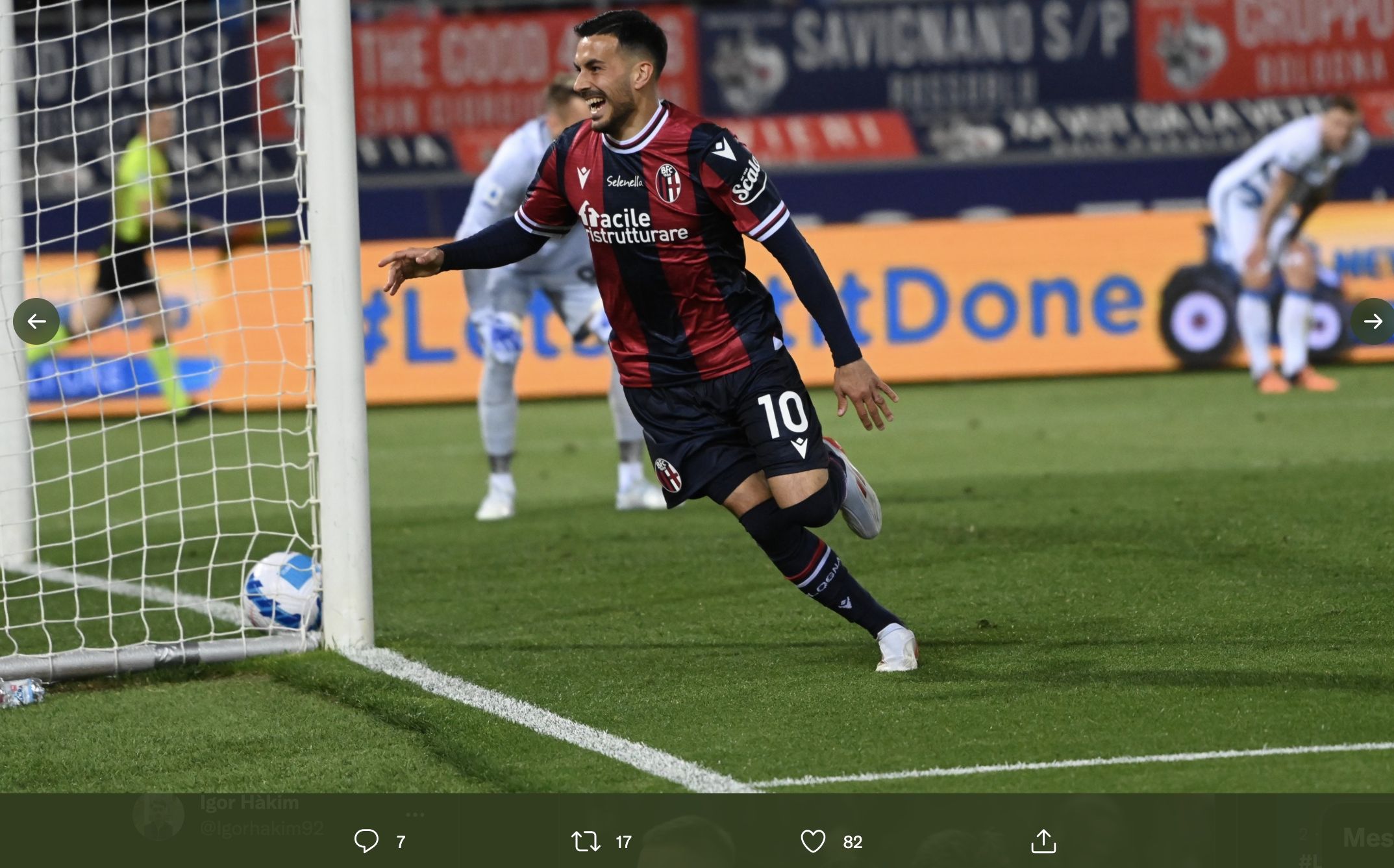 Penyerang Bologna, Nicola Sansone, setelah mencetak gol kemenangan atas Inter Milan di Renato Dall'Ara, Rabu (27/4/2022).