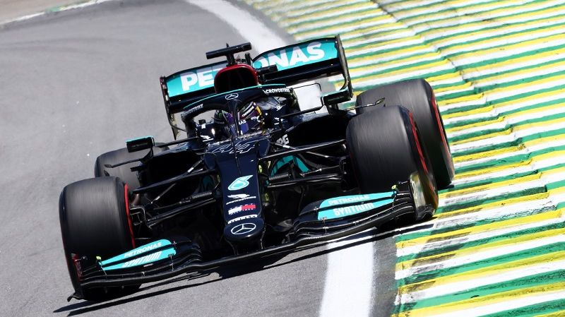 Pembalap Mercedes-AMG Petronas, Lewis Hamilton, saat tampil dalam sesi balapan F1 GP Sao Paulo 2021 yang berlangsung di Sirkuit Interlagos, Brasil pada Senin (15/11/2021) dini hari WIB.