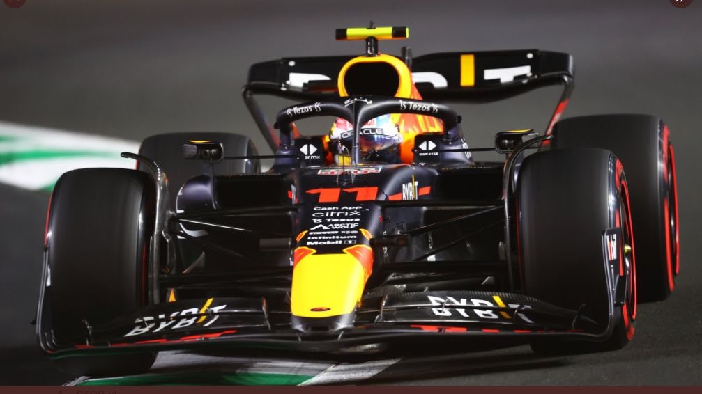 Sergio Perez (Red Bull Racing) tampil sebagai yang tercepat dalam sesi kualifikasi F1 GP Arab Saudi 2022 yang berlangsung di Sirkuit Jeddah Corniche pada Minggu (27/3/2022) dini hari WIB.