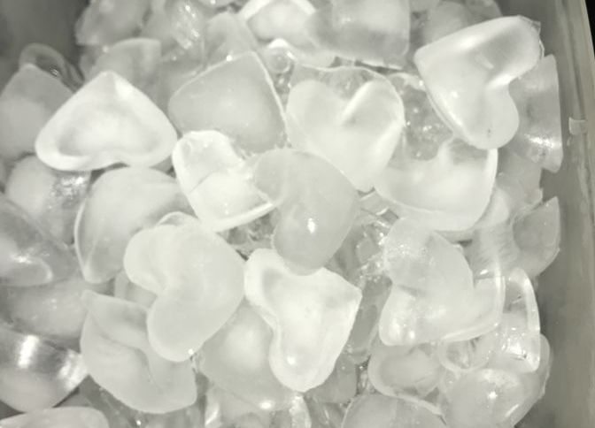 Es batu dapat digunakan sebagai metode penyembuhan nyeri sendi dengan cara dikompreskan. 