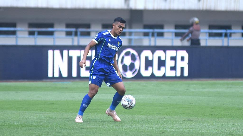 Pemain Persib Bandung, Rachmat Irianto, saat melawan PSS Sleman pada pekan kelima Liga 1 2022-2023 di Stadion Maguwoharjo, Sleman, 19 Agustus 2022.