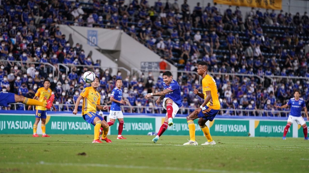 Aksi Leo Ceara saat Yokohama F. Marinos menang besar 5-0 lawan Vegalta Sendai di Meiji Yasuda J1 League.