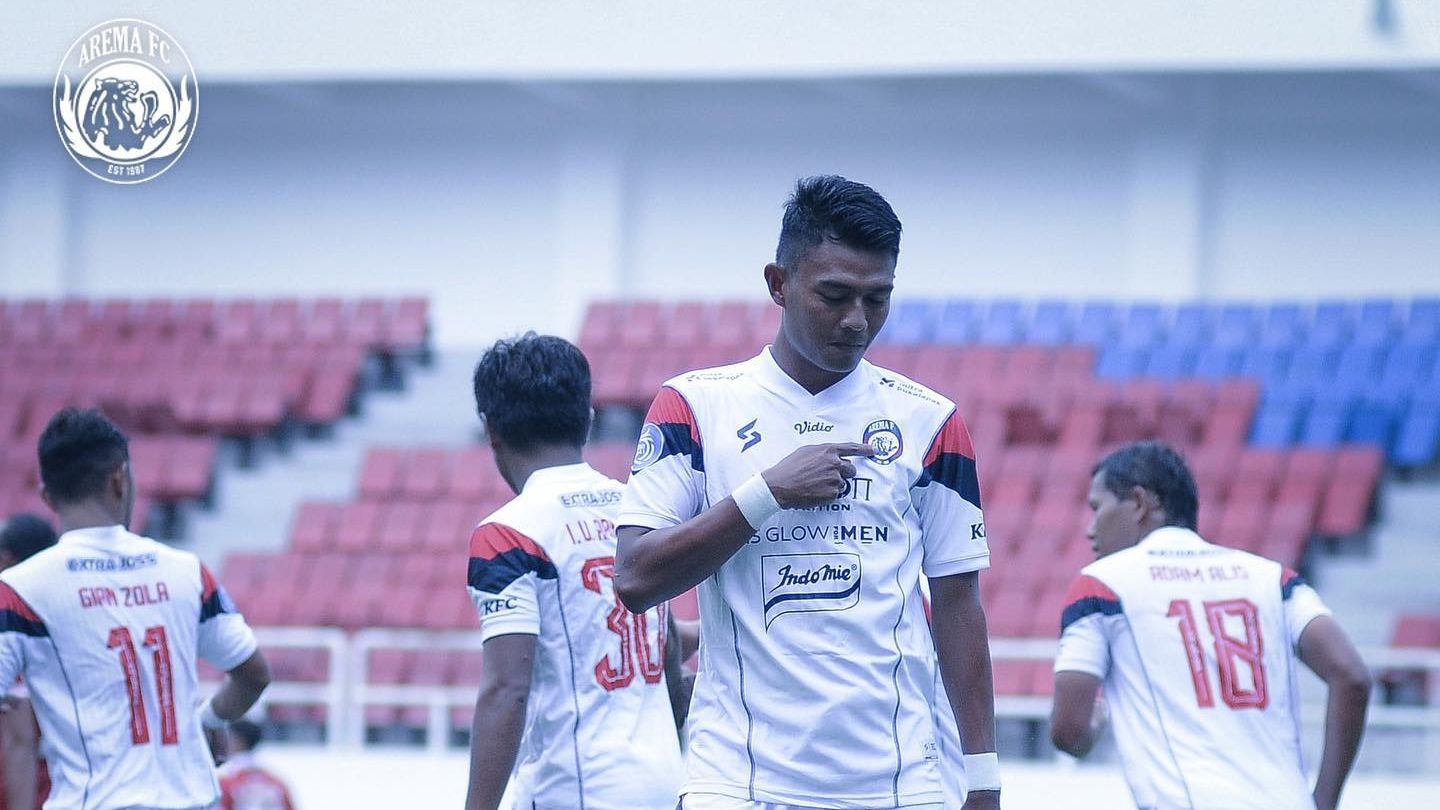 Selebrasi striker Arema FC, Dedik Setiawan seusai membobol gawang Persis Solo dalam laga pekan ke-13 Liga 1 2022-2023, 11 Desember 2022.