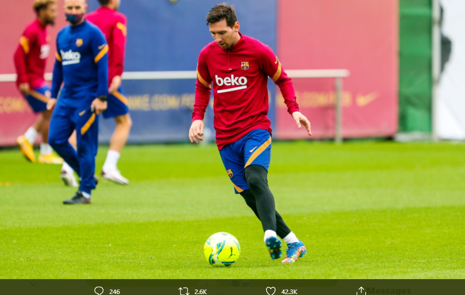 Penyerang Barcelona, Lionel Messi berlatih jelang El Clasico edisi pertama 2020-2021.