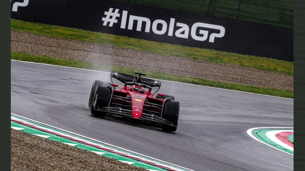 Charles Leclerc (Ferrari) saat menjalani sesi latihan bebas pertama F1 GP Emilia Romagna 2022 yang berlangsung di Sirkuit Imola, Italia pada Jumat (22/4/2022).